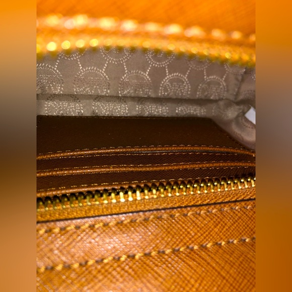 💥Moving to @the_bag_guy💥Michael Kors - Selma Mini Saffiano Leather Crossbody - Picture 5 of 13